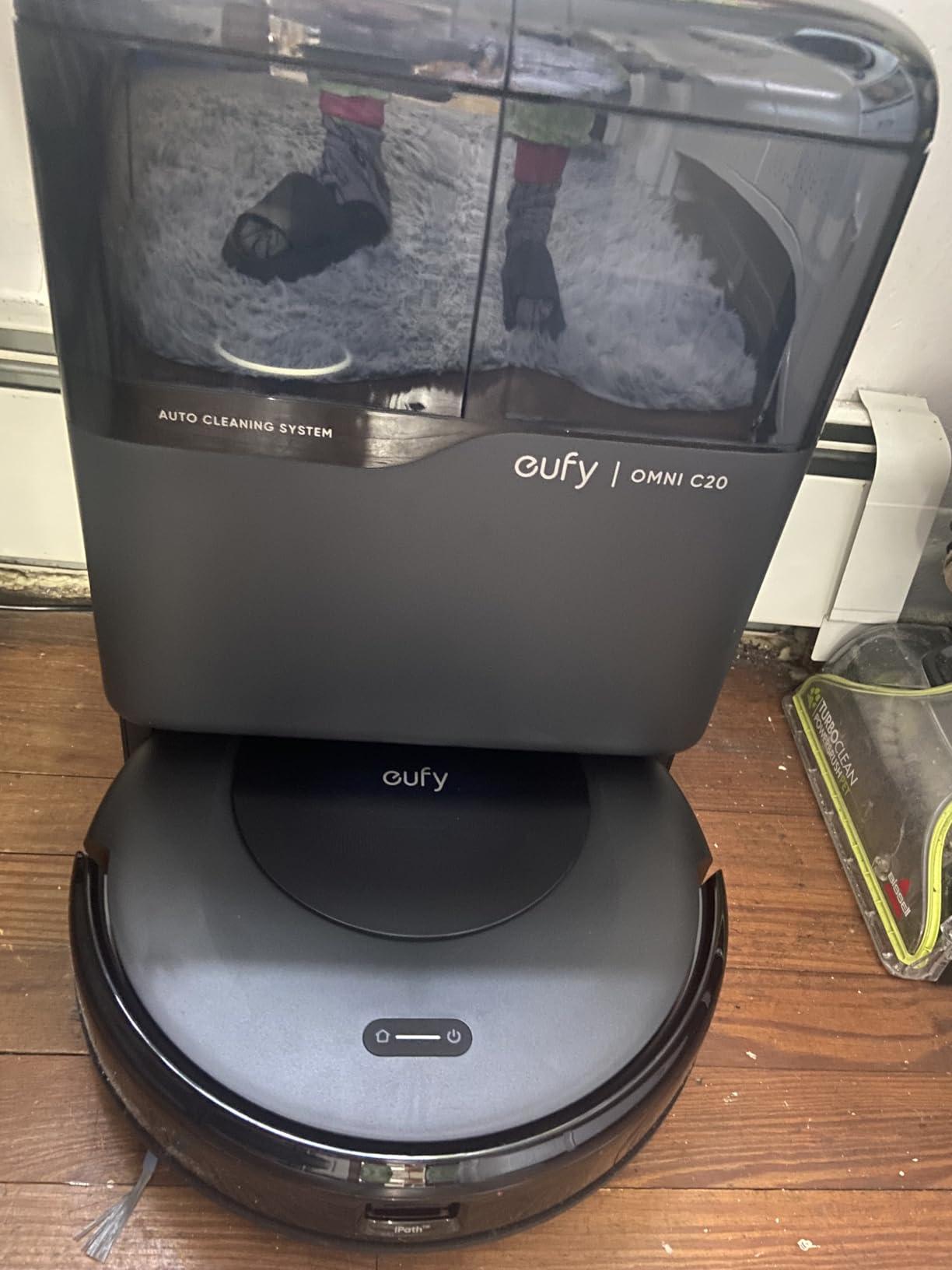 Owner photo of Omni C20 station and robot at home